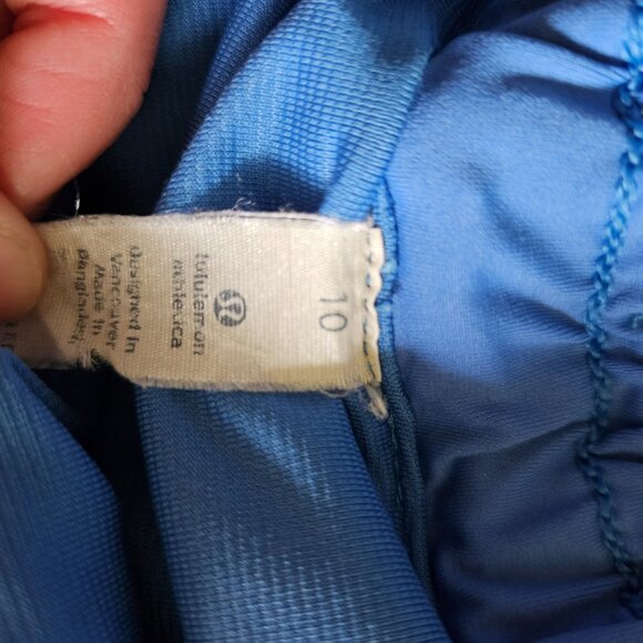 Lululemon shorts- Low rise- size 10 - Picture 5 of 5